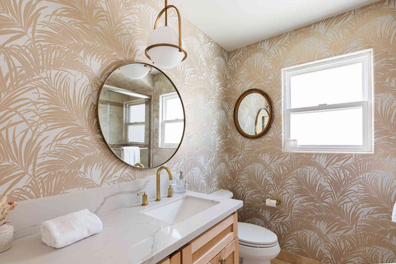 Embracing Vintage Wallpaper in the Bathroom With This Year’s Retro ...