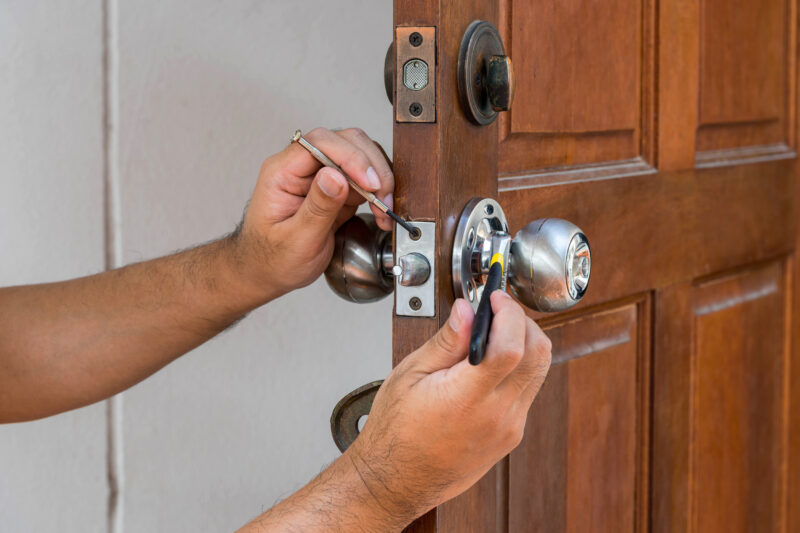 When to Use Locksmith Services