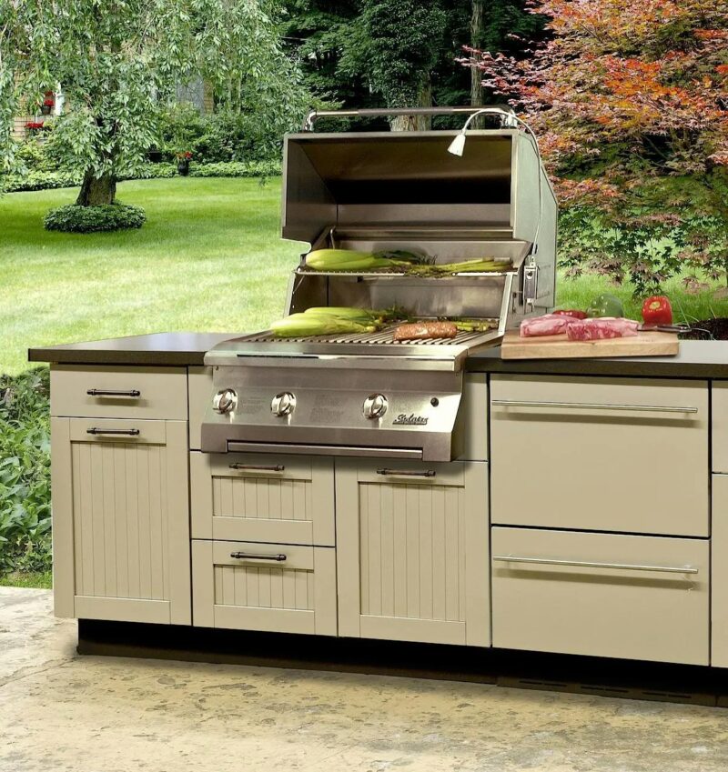 outdoor kitchen with bbq